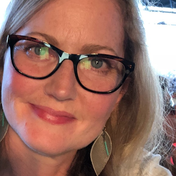 Meet your Posher, Kelley - Picture 1 of 1